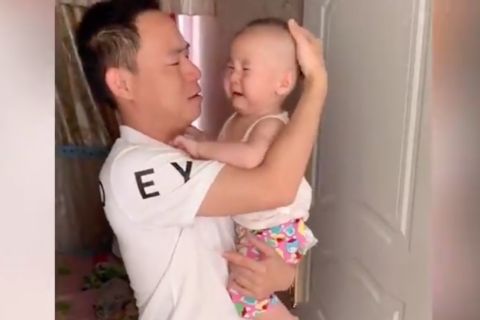 Újabb idióta mém terjed, átveréssel szívatják kisbabáikat vicces kínai szülők