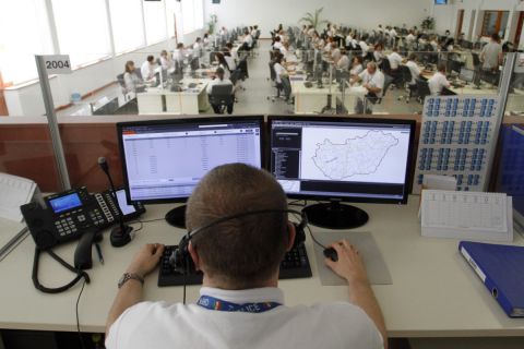 Az egységes segélyhívó rendszer hívásfogadó központja Miskolcon 2014. szeptember 9-én.