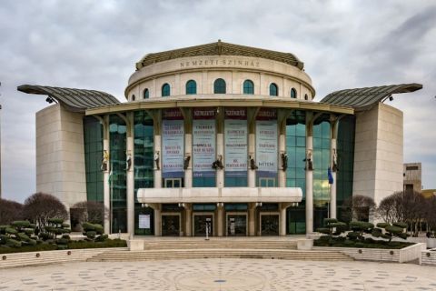 2 milliárd forinttal tömte ki a kormány a Nemzeti Színházat, mégis 150 milliós veszteséggel zárt tavaly