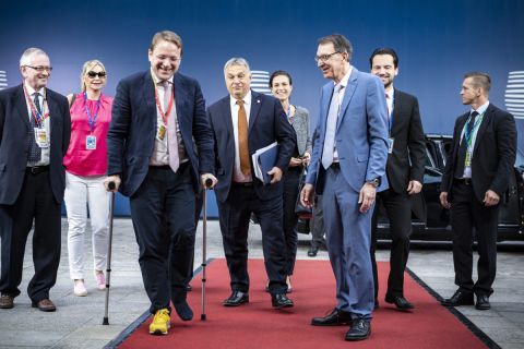Orbán Viktor és a magyar delegáció érkezik az Európai Tanács ülésének keddi napjára 2019. július 2-án.