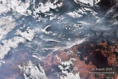 Erdőtüzek Brazíliában a Copernicus program Sentinel-3 műholdpárosának képén.