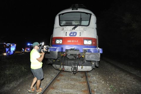 Vonat mozdonya, amely személygépkocsival ütközött Kismarosnál 2019. augusztus 21-én. Az autóban utazó három ember meghalt.