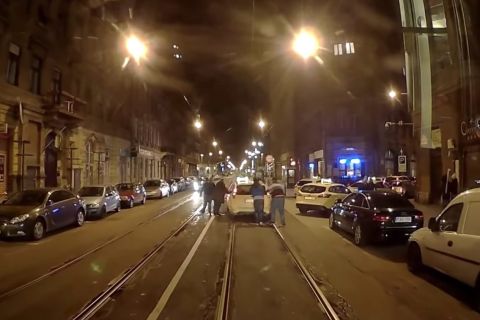Videó arról, milyen idegtépő a budapesti villamosvezetők élete