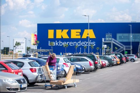 Megrohanták az emberek az újranyitott IKEA-t