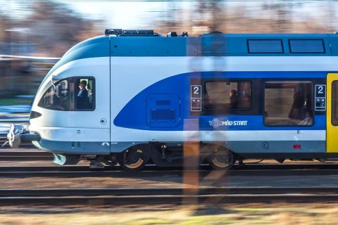Ismeretlen férfit gázolt el a vonat Biatorbágy és Budaörs között a nyílt pályán