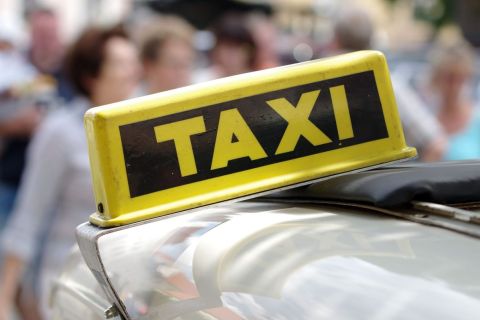 Recskázó taxist videóztak Rákospalotán