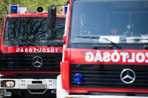 Megégett holttestet találtak a tűzoltók egy szabadtéri tűz oltása során Pécsen