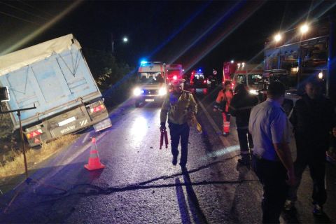 Brutális baleset Romániában, 10 embert ölt meg egy kamionos