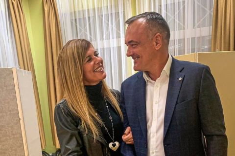 Borkai Zsolt és felesége szavaznak az önkormányzati választáson 2019. október 13-án.