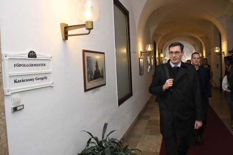 Karácsony Gergely megválasztott főpolgármester érkezik hivatalának átadás-átvételére a Városházán 2019. október 17-én.