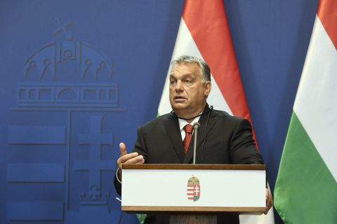 Orbán Viktor miniszterelnök az EU soros elnökségét betöltő Finnország kormányfőjével, Antti Rinnével közösen tartott sajtótájékoztatóján a Karmelita kolostorban 2019. szeptember 30-án.