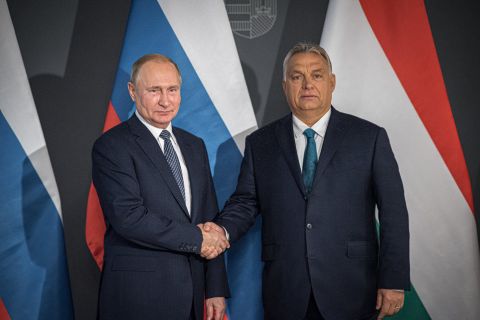 Orbán Viktor miniszterelnök (j) fogadja Vlagyimir Putyin orosz elnököt a Karmelita kolostorban 2019. október 30-án.