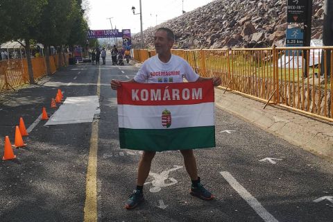 Szőnyi Ferenc a mexikói húszszoros Ironman triatlon-verseny céljába érkezve 2019. októberében.