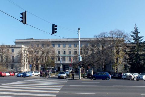 A Borsod-Abaúj-Zemplén Megyei Központi Kórház főbejárata.