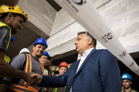 Orbán Viktor a Puskás Aréna építkezésén 2018. júniusában.