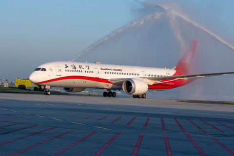 Felfüggeszti a Shanghai Airlines két budapesti járatát