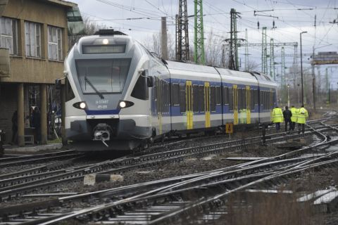 Az Esztergomból a Nyugati pályaudvarra tartó, Rákosrendezőnél 2020. február 4-én kisiklott Z72-es jelzésű vonat.