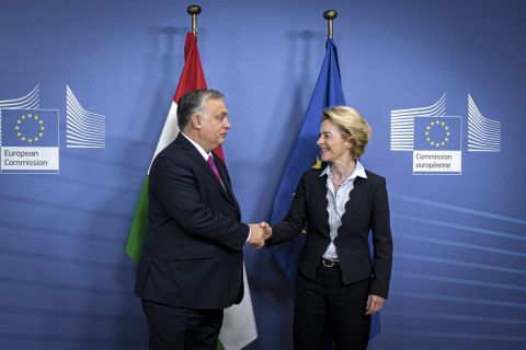 Ursula von der Leyen, az Európai Bizottság elnöke fogadja Orbán Viktor miniszterelnököt Brüsszelben 2020. február 3-án.