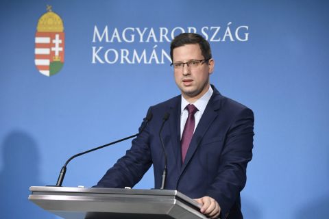 Gulyás Gergely Miniszterelnökséget vezető miniszter a koronavírus-fertőzés elleni védekezésért felelős operatív törzs sajtótájékoztatóján a Miniszterelnöki Kabinetiroda sajtótermében 2020. március 11-én.
