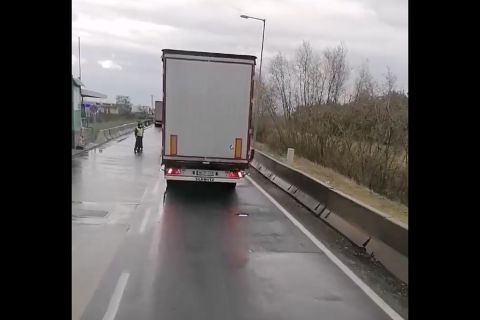 „Az a lényeg, hogy nem szabad megmondani, hogy Olaszba’ volt!” – botrányos videót posztolt egy kamionos a határról