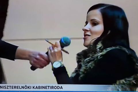 Kitépték a mikrofont egy újságíró kezéből az „operatív törzs” tájékoztatóján