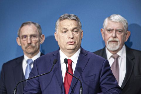 Orbán Viktor miniszterelnök (k) a koronavírus-fertőzés elleni védekezésért felelős operatív törzs ülése után tartott sajtótájékoztatón Budapesten 2020. március 5-én.