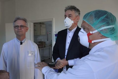 Orbán személyesen ellenőrzött egy kórházat
