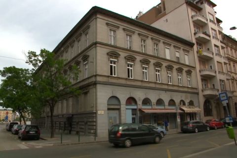 Házibuli közben kizuhant az ablakon egy 17 éves fiú Budapesten