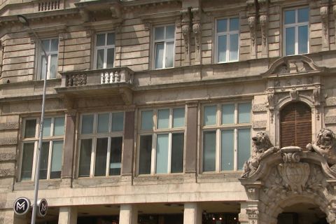 Meghalt a fiú, aki kizuhant az ablakból Budapesten