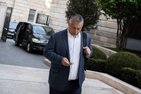 Valakik azt terjesztik SMS-ben, hogy ki kell venni a bankból a pénzt, mert Orbánék ellopják