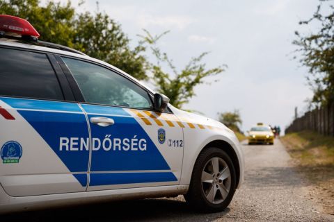 A Dunába kergettek egy lopott autót a rendőrök Vácnál