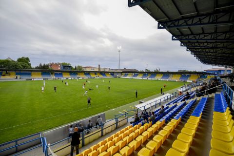A labdarúgó Magyar Kupa elődöntőjének első mérkőzéseként, a koronavírus-járvány miatt zárt kapuk mögött játszott Mezőkövesd Zsóry FC - MOL Fehérvár FC találkozó a mezőkövesdi városi stadionban 2020. május 23-án.