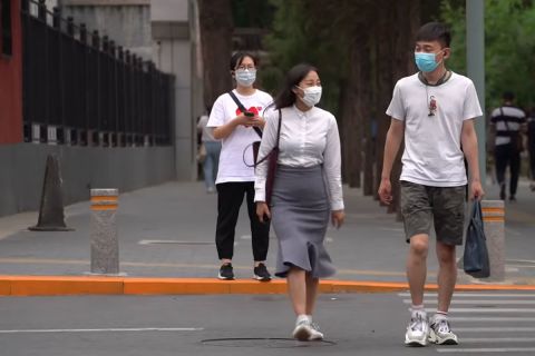 Kínában jön a járvány második hulláma: Peking összes óvodája és iskolája bezárt