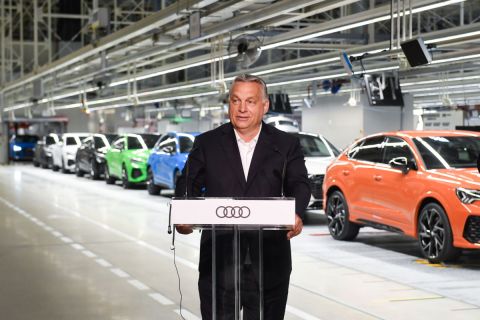 Orbán Viktor miniszterelnök beszédet mond a győri Audi-gyárban 2020. június 15-én.