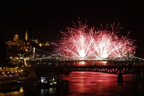 Ünnepi tűzijáték 2017-ben Budapesten.