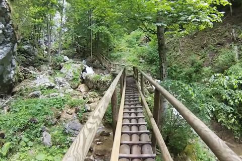 A Graztól északra található Medve-szurdokban kiépített ösvény egy korábbi videón.