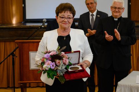 A Szent István-díj idei kitüntetettje, Müller Cecília országos tisztifőorvos az elismerés átadása után Székesfehérváron 2020. augusztus 18-án.