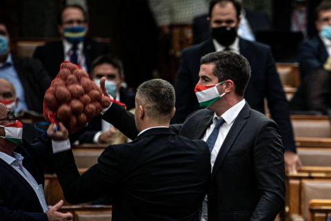 Rekord: 4,4 millióra büntette Jakab Pétert Kövér László, amiért krumplival heccelte Orbánt
