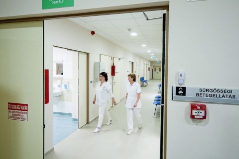Az új sürgősségi betegellátó folyosója a Mosonmagyaróvári Karolina Kórház-Rendelőintézetben 2015. január 22-én.