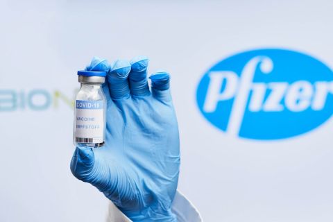 Még több vakcina beszerzéséről tárgyal az Európai Bizottság a Pfizer/BioNTech cégekkel