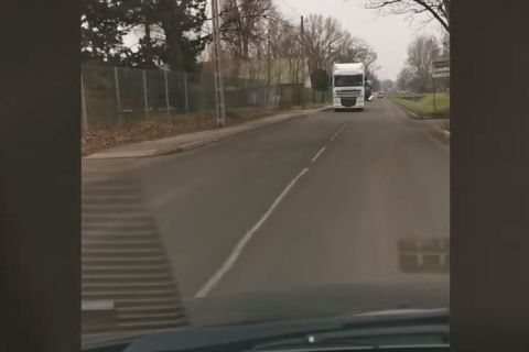 Begőzölt egy kamionos Budapesten