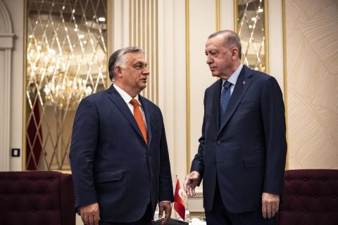 Orbán Viktor miniszterelnök Recep Tayyip Erdogan török államfővel tárgyal Brüsszelben 2021. június 13-án.
