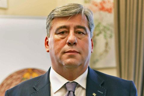 Mocsai Lajos otthagyja rektori állását, hogy a fideszes kuratórium elnöke lehessen
