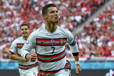 A portugál Cristiano Ronaldo gólöröme a koronavírus-járvány miatt 2021-re halasztott 2020-as labdarúgó Európa-bajnokság F csoportjának első fordulójában játszott Magyarország - Portugália mérkőzésen a Puskás Arénában 2021. június 15-én. A magyar válogatott 3-0-ra kikapott a címvédő portugál csapattól.