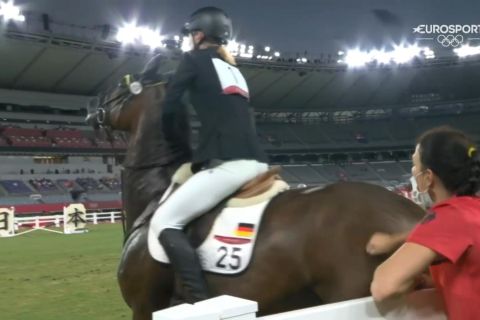 Ököllel ütötte a lovat a német öttusaedző, kizárták az olimpiáról