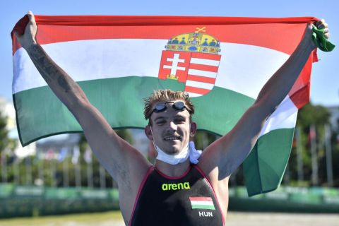 A második helyezett Rasovszky Kristóf célba érkezés után a férfi nyíltvízi úszók 10 kilométeres versenyén a tokiói nyári olimpián az Odaiba Kikötőparkban 2021. augusztus 5-én.