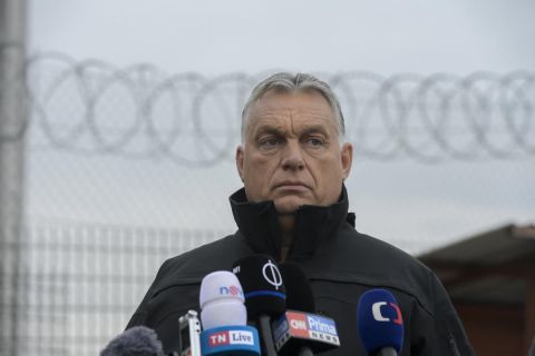 Orbán Viktor miniszterelnök sajtónyilatkozatot tesz a határszemlét követően a magyar-szerb határnál, az ideiglenes biztonsági határzárnál 2021. szeptember 22-én.