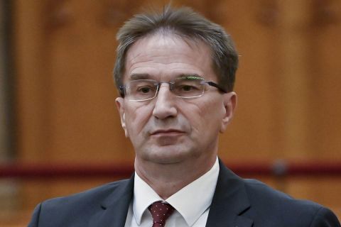 Völner Pál, az Igazságügyi Minisztérium parlamenti államtitkára interpellációra válaszol az Országgyűlés plenáris ülésén 2021. november 8-án.