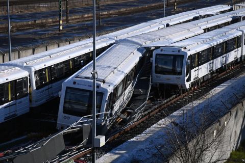 Ütközésben megsérült metrószerelvények a 3-as vonal Kőbánya-Kispest "kihúzó" szakaszán 2022. január 22-én.