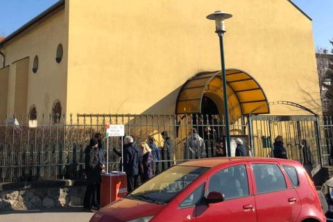 Templom előtt is gyűjtötték az aláírásokat a Fidesz aktivistái